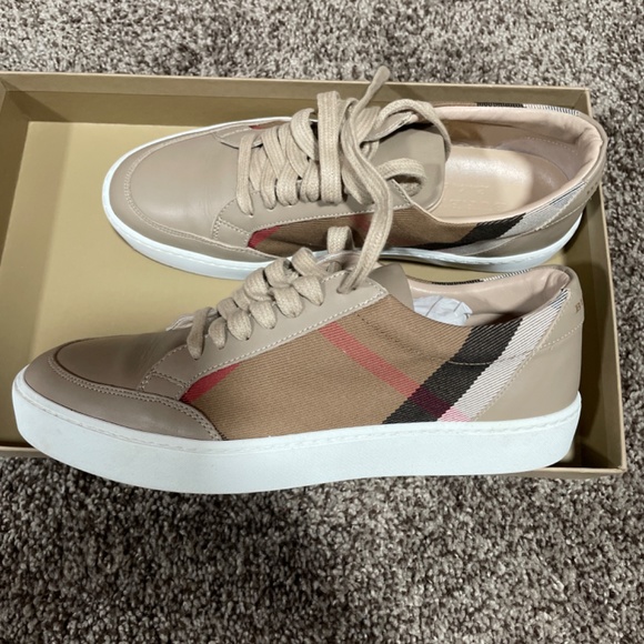 Burberry sneakers - Picture 2 of 3
